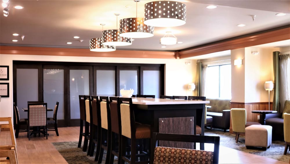 Hampton Inn & Suites Fremont 10/46