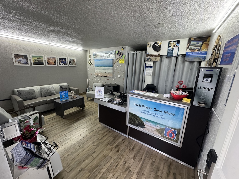 Studio6 Englewood, FL 38/61