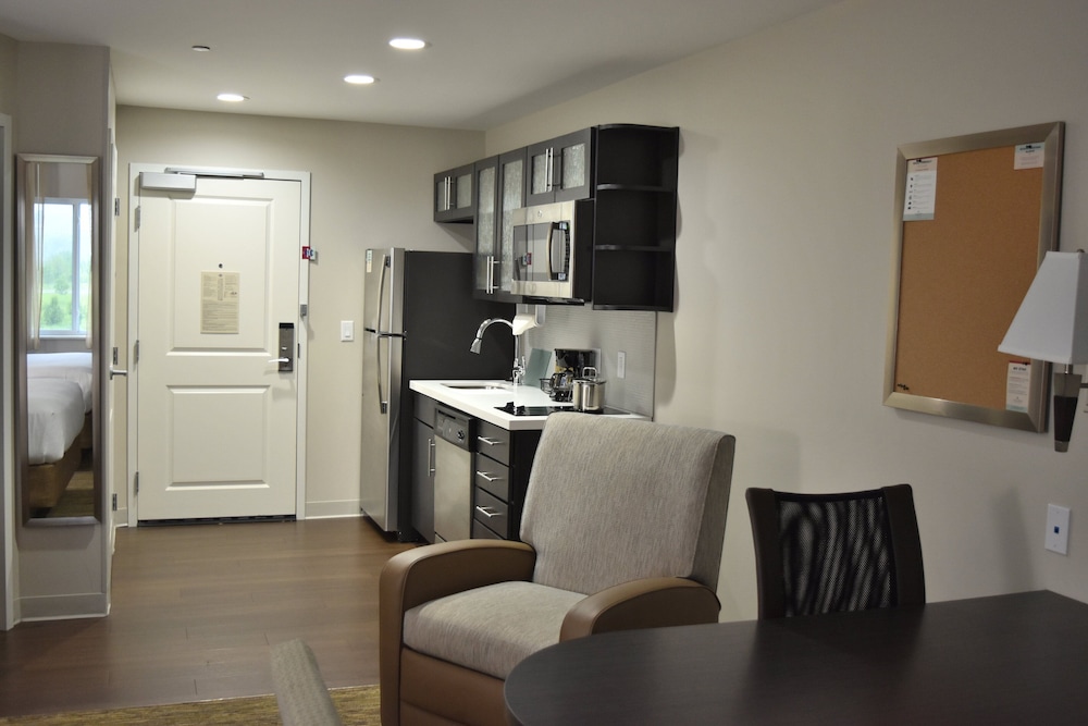 CANDLEWOOD SUITES KANSAS CITY - INDEPENDENCE 42/63