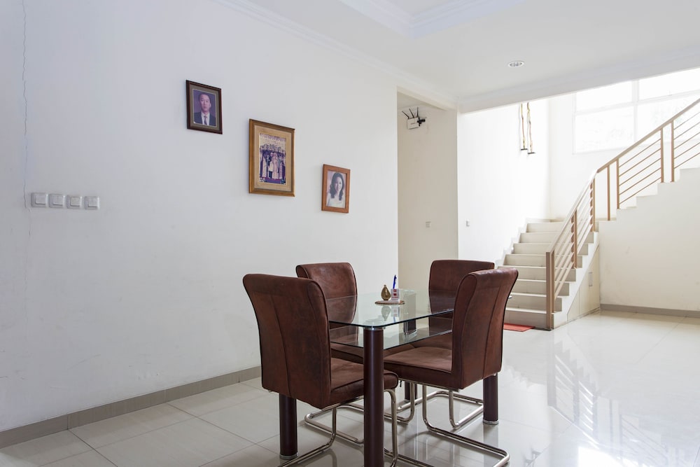 Reddoorz Near Siloam Karawaci 20/27