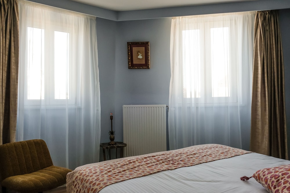 DELUXE, SUITE