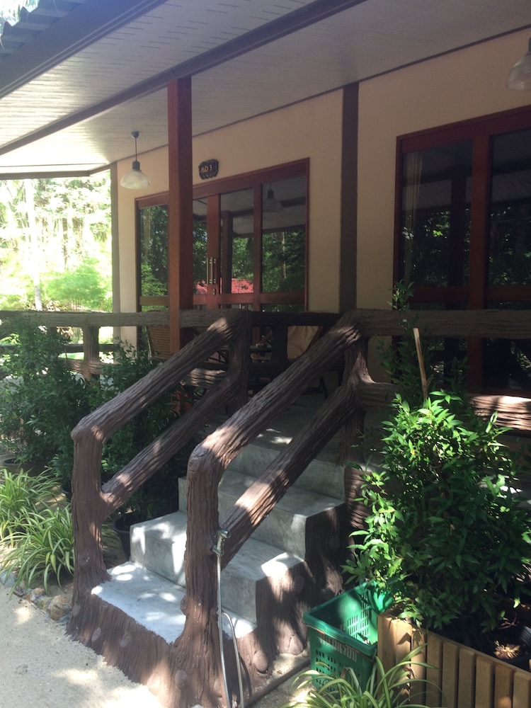 Haad Khuad Resort 24/50