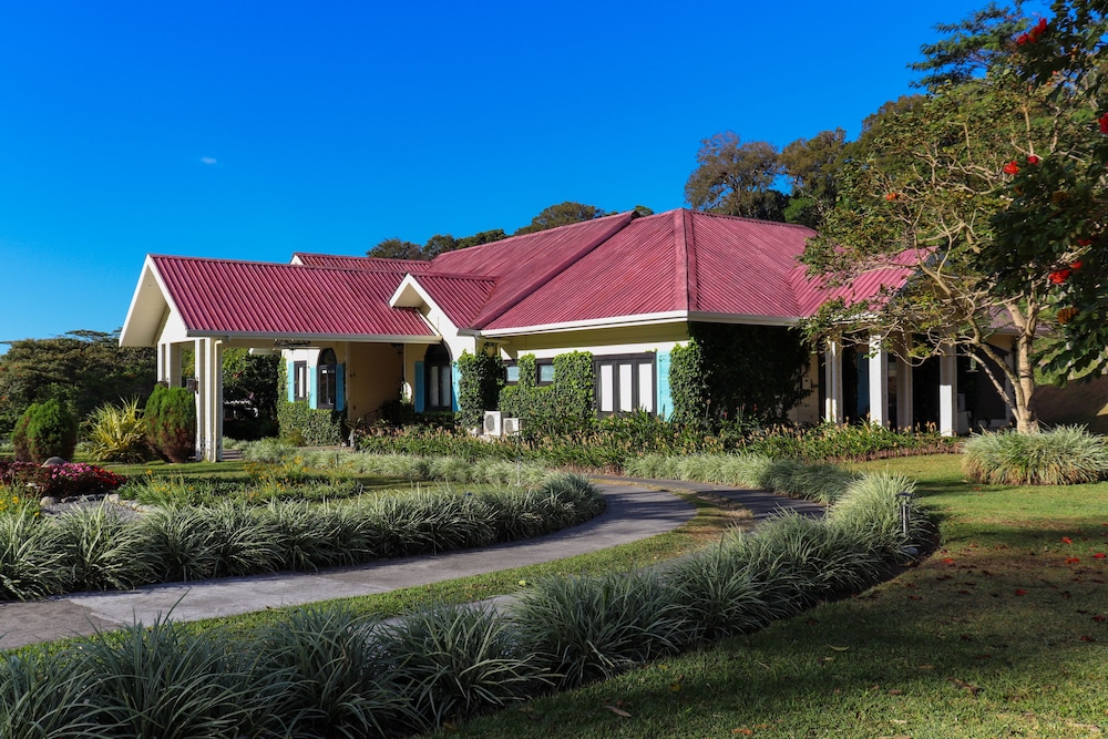 The Riverside Inn 61/67