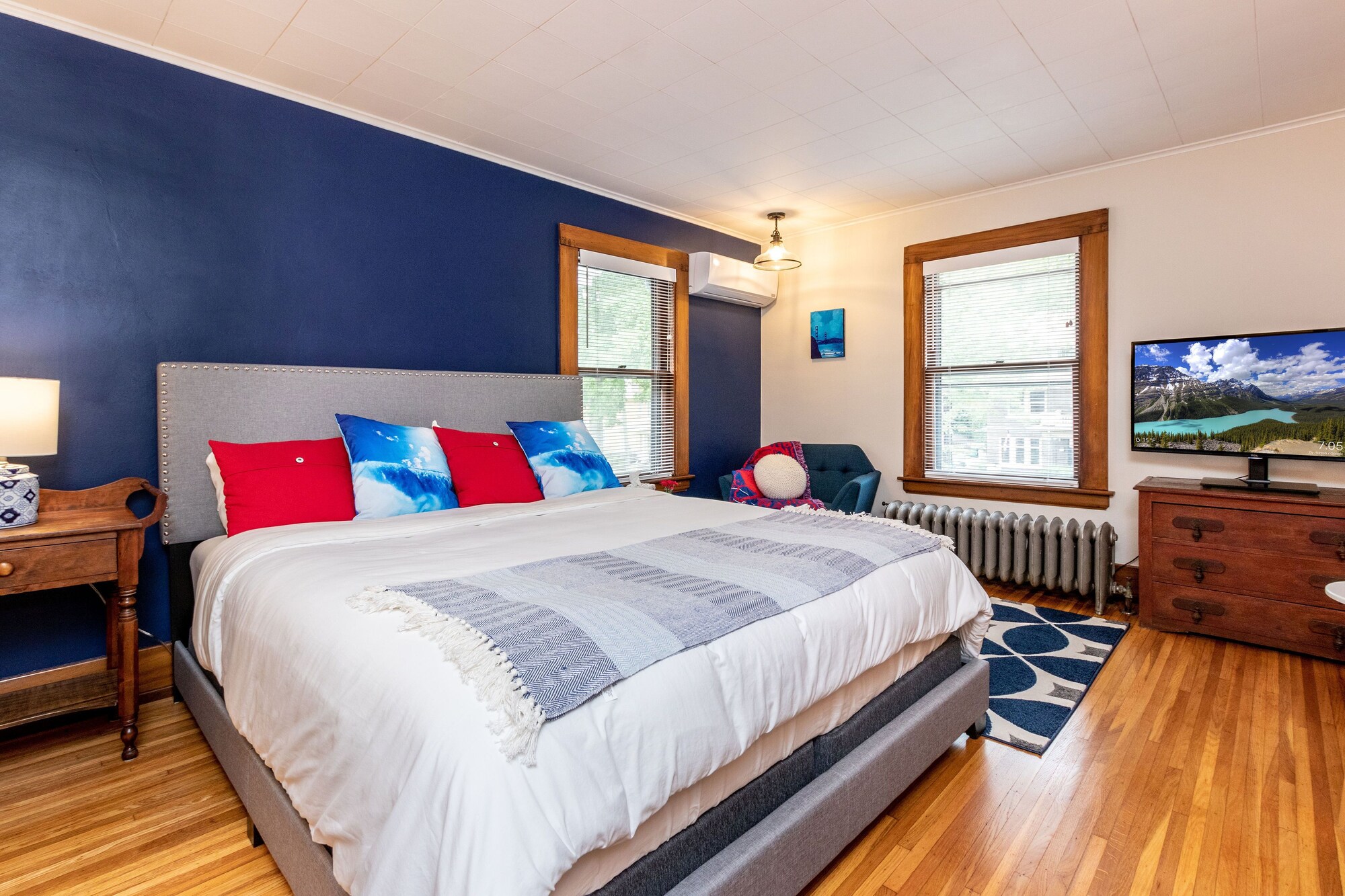 Falls, King Bed