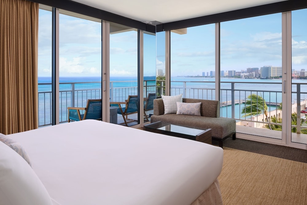 Kaimana Beach Hotel 11/50