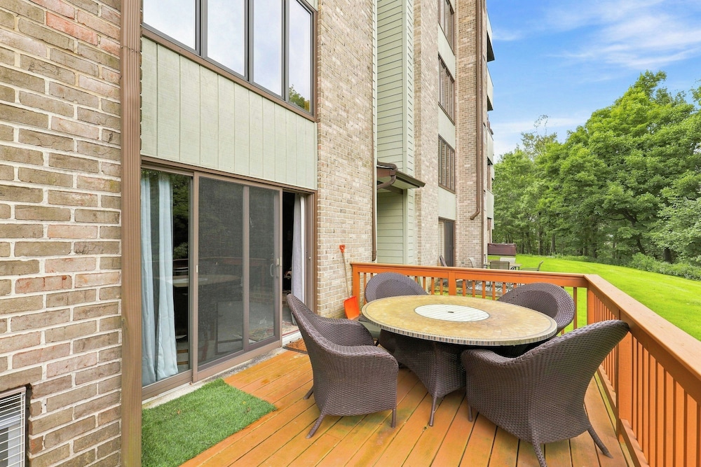 2 Bedrooms, Condo, Mountain, Deluxe, Villa, Queen and Twin Beds، Seven Springs Resort 7/7