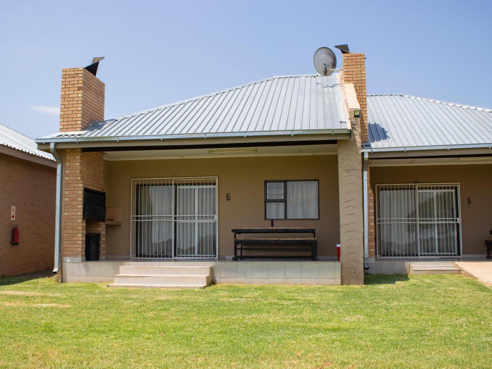 Newlands Country Lodge 15/16