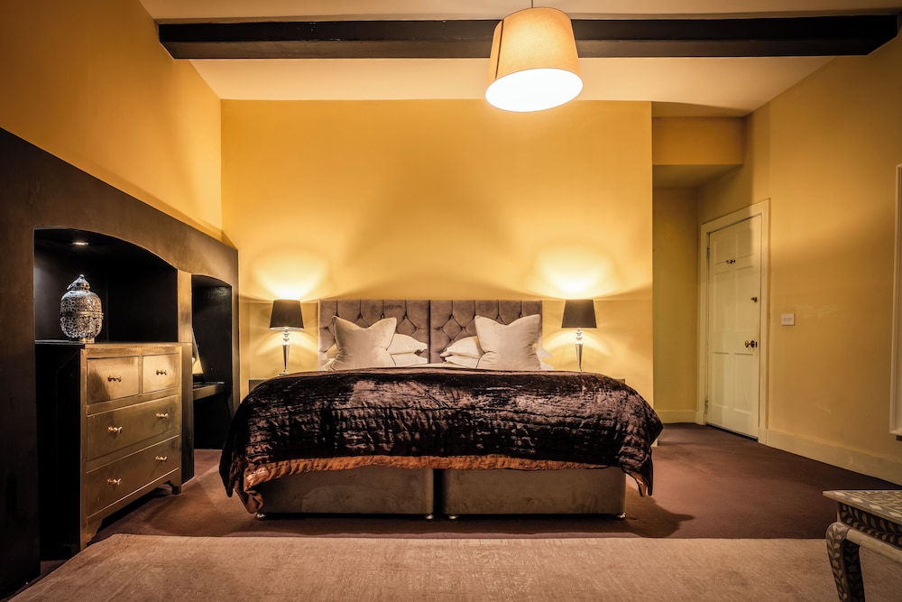 Deluxe, King Bed