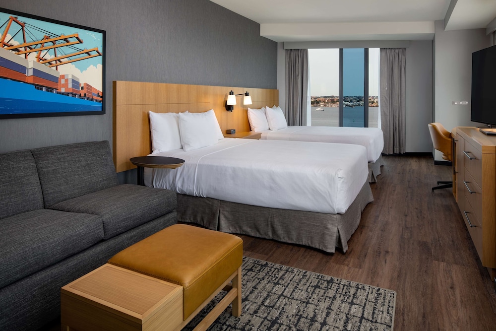 Hyatt Place Boston Seaport District 13/47