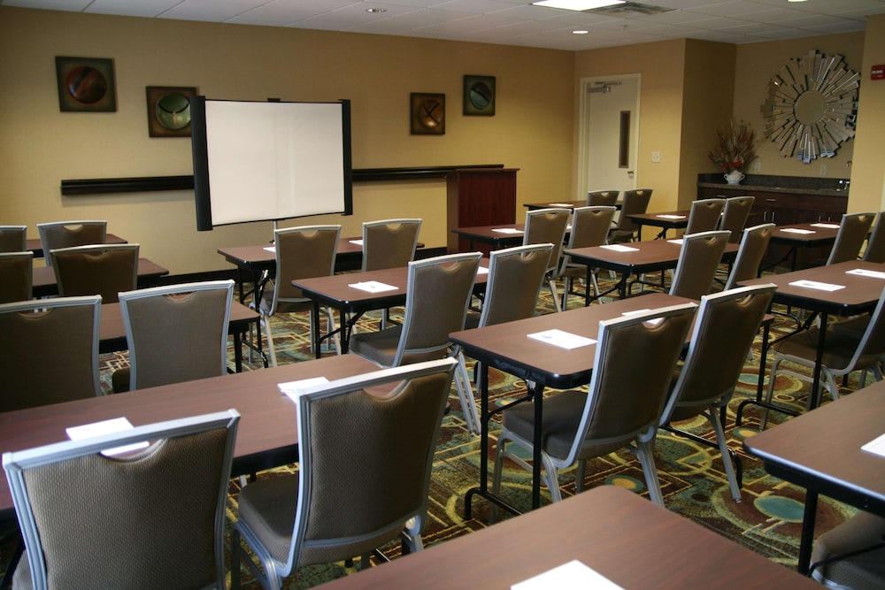 Hampton Inn Dandridge, TN 42/46