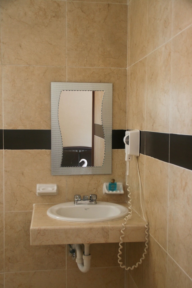 SUITE HOTEL MARIA DE LA LUZ 34/41