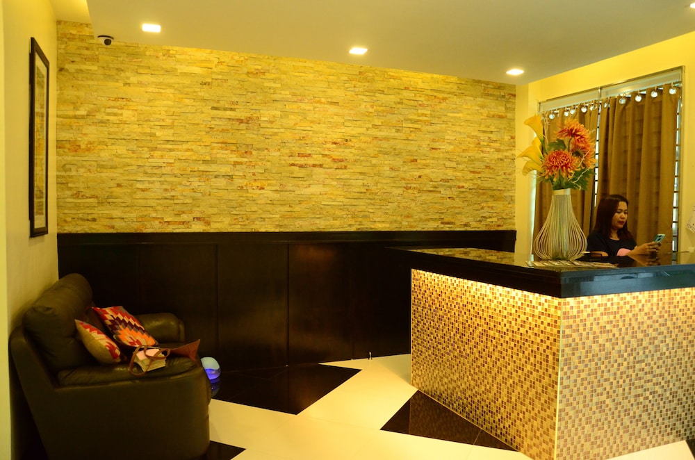 Jo Carter's Hotel & Suites 32/60