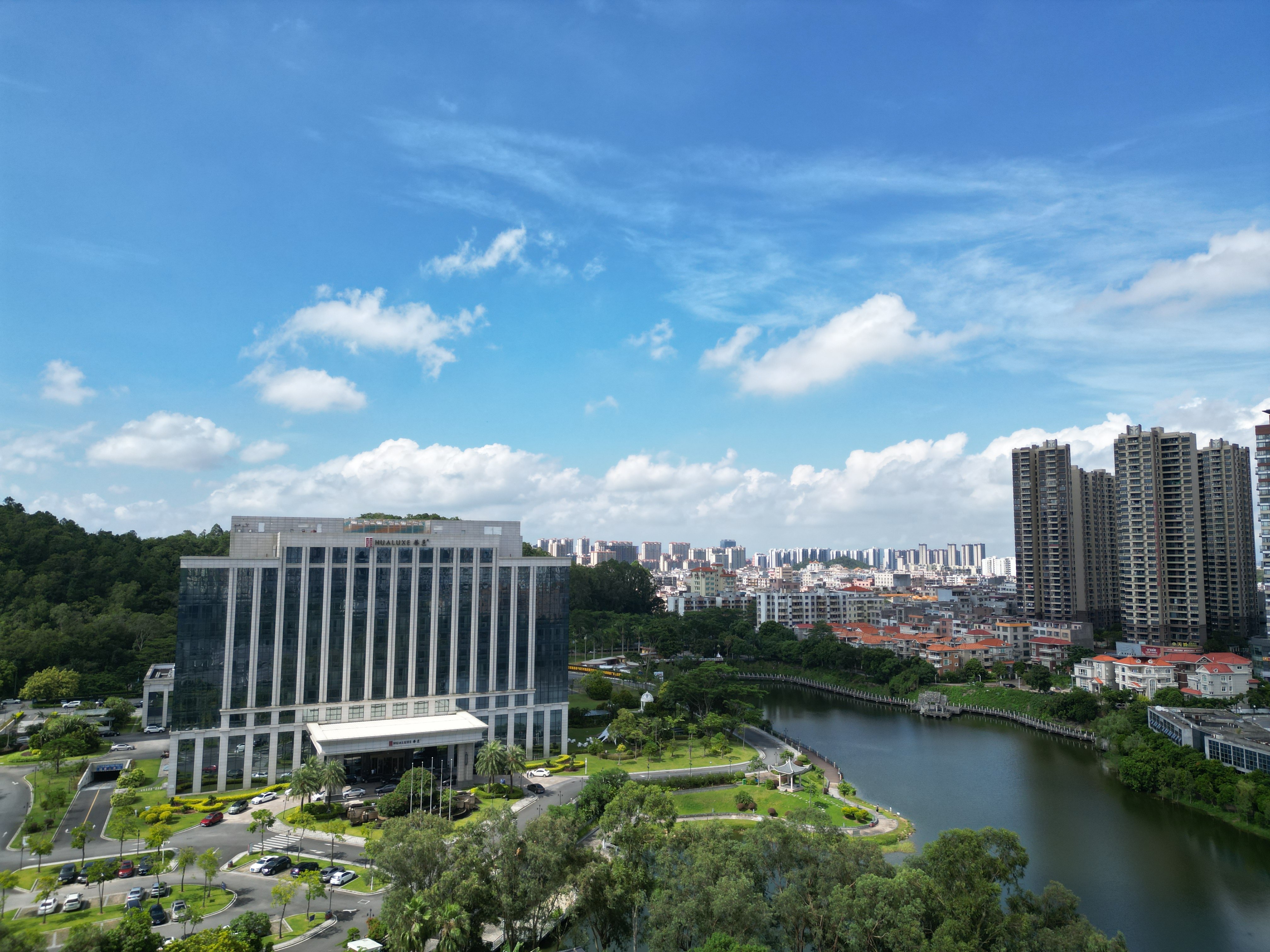 HUALUXE YANGJIANG CITY CENTER 74/79