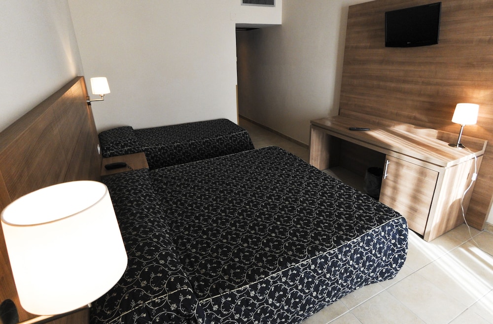 Mediterraneo Hotel 8/34