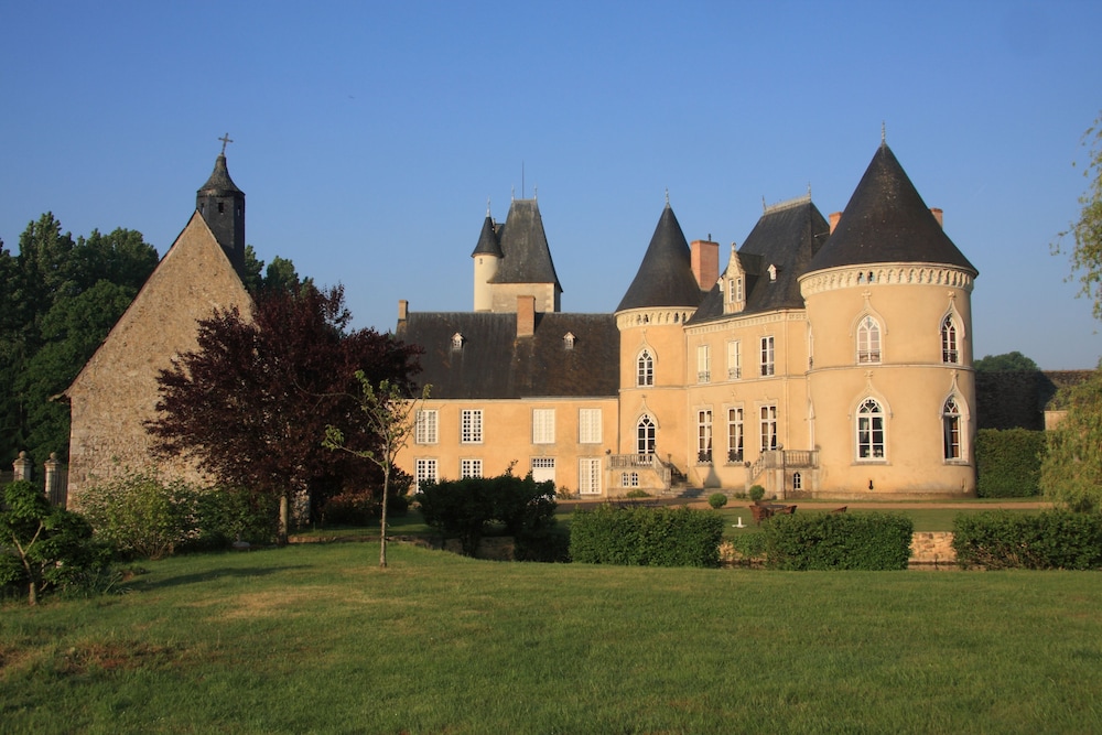 Chateau De Vauloge 26/30