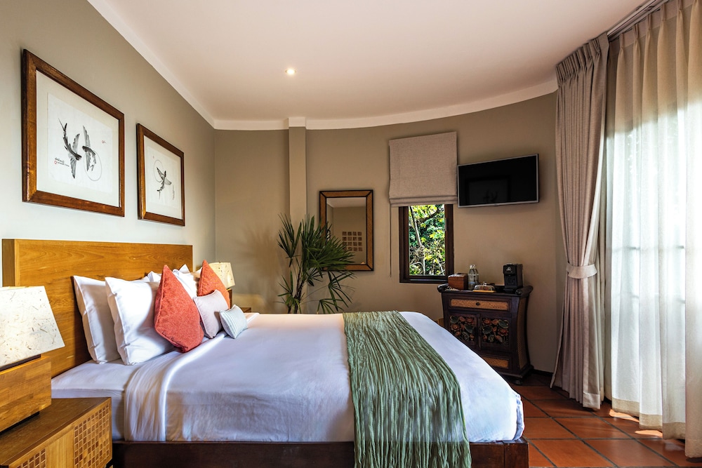 Beyond the Blue Horizon Villa Resort 27/73