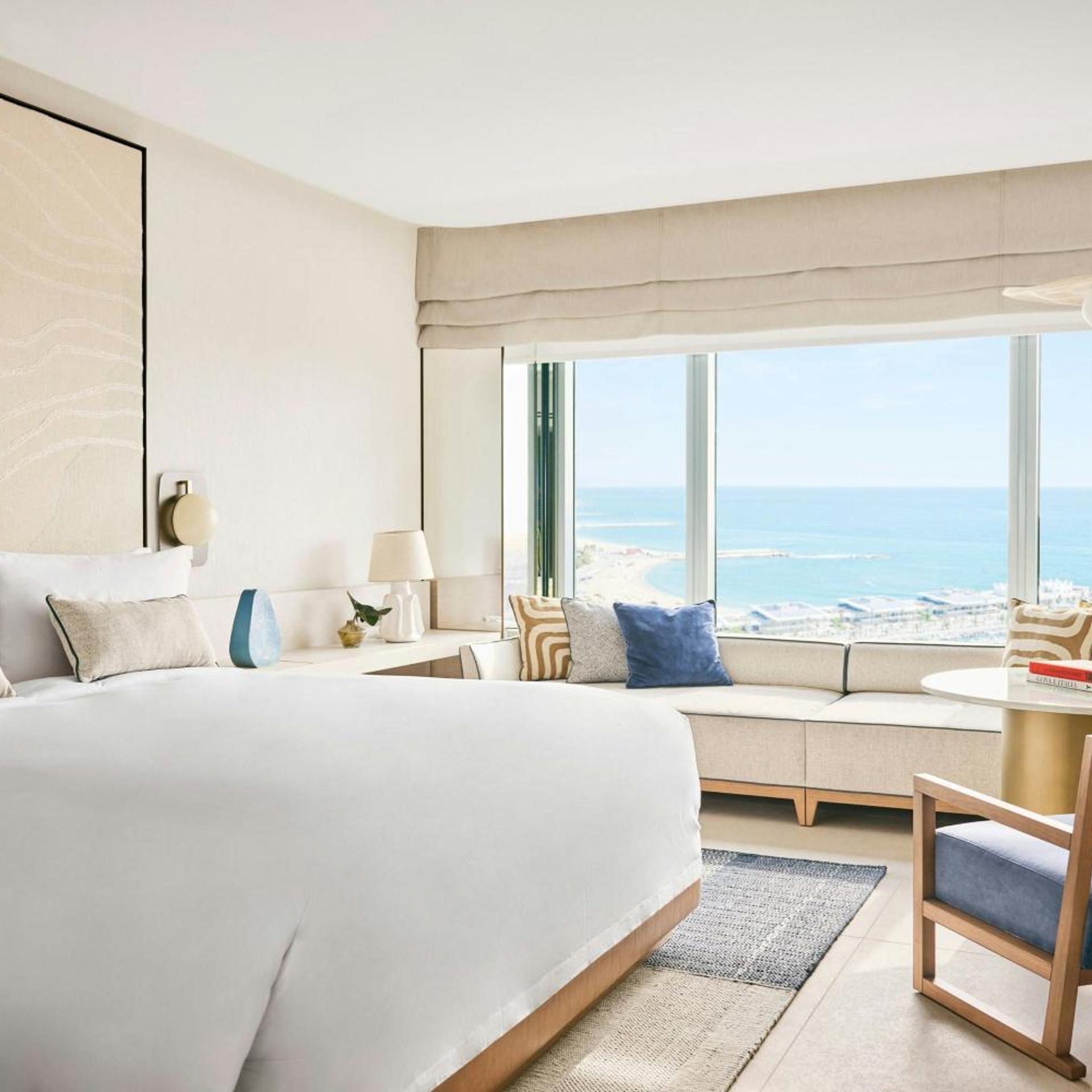Deluxe, King Bed, Club Floor