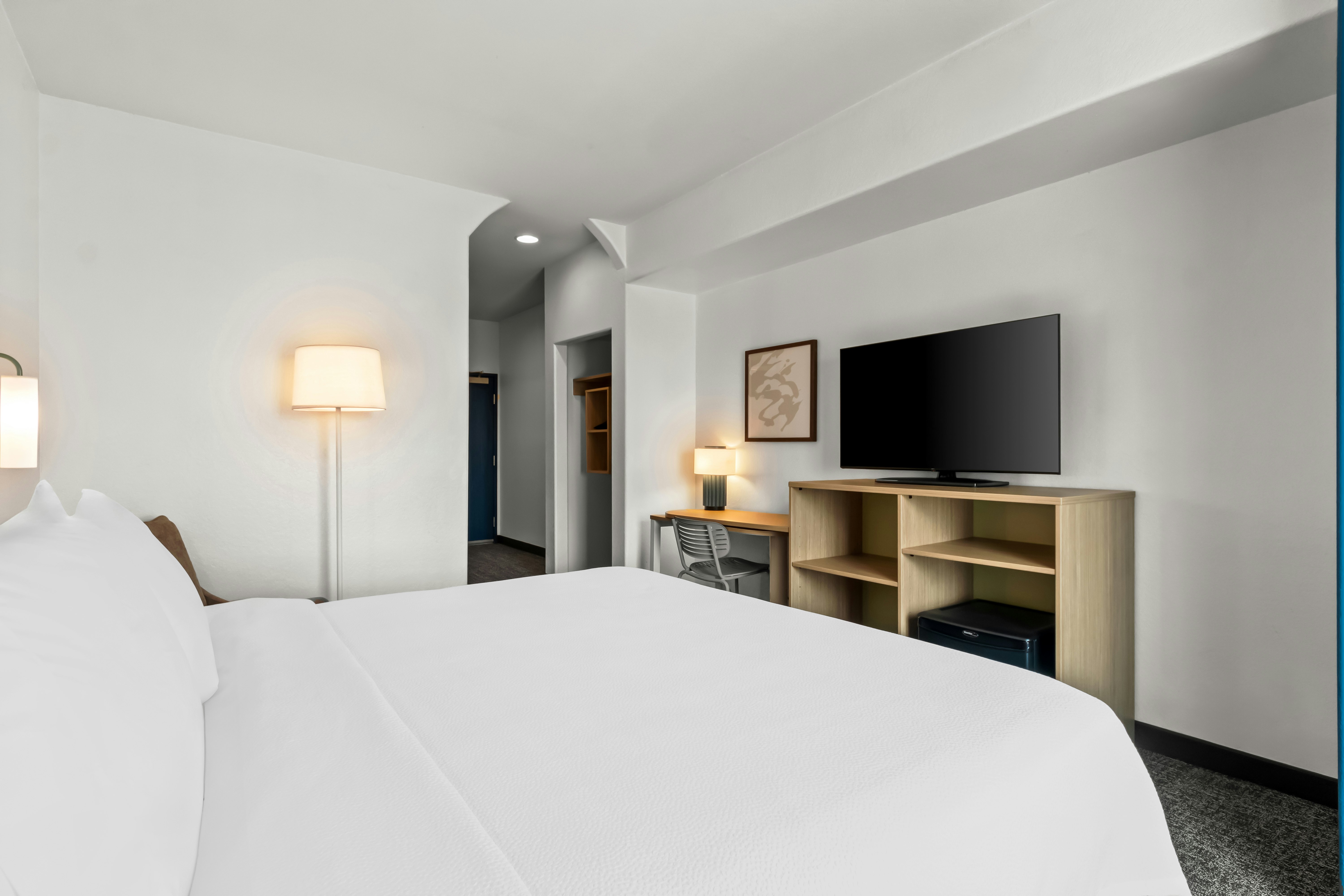 ROOM, KING BED