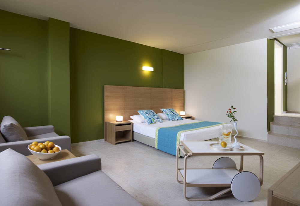 THALATTA SEASIDE HOTEL 25/73