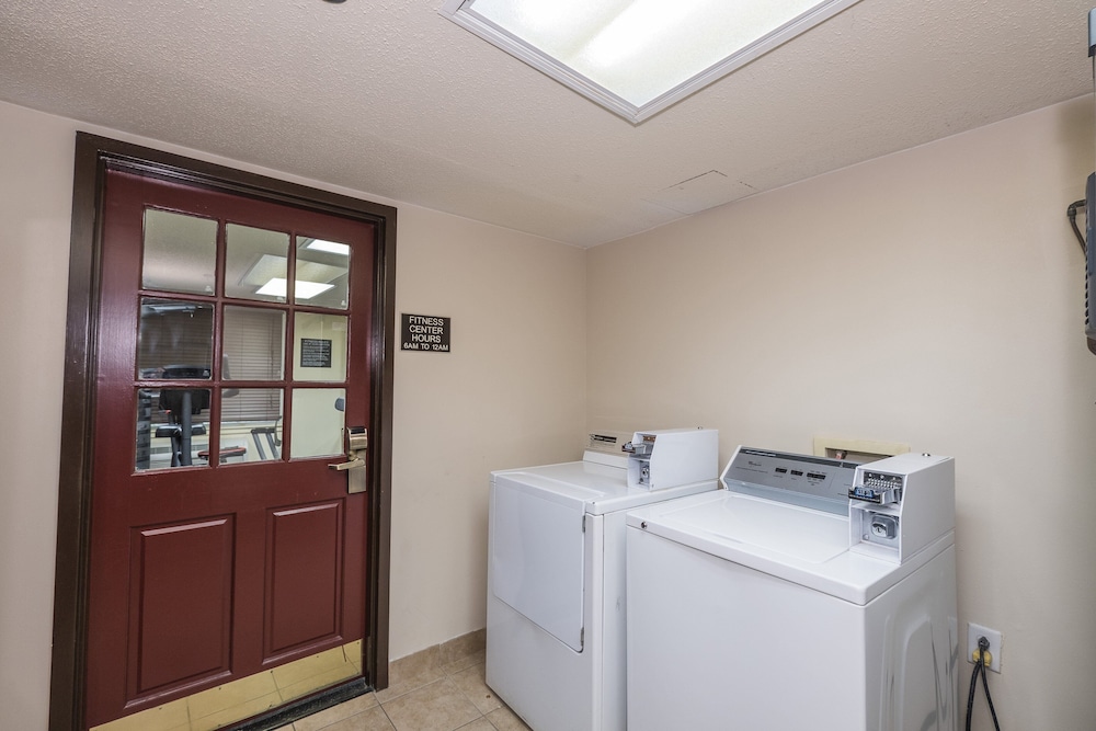 Red Roof Inn & Suites Stafford, VA - Quantico 21/32