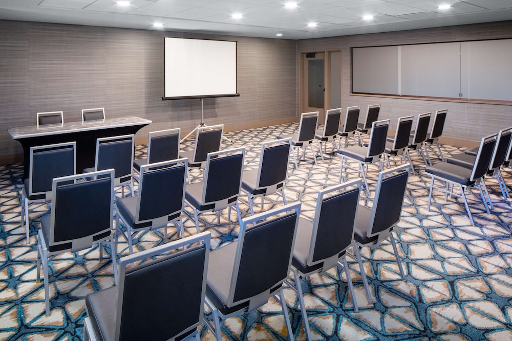 DoubleTree by Hilton Ann Arbor North (ex Holiday Inn Ann Arbor-Near The Univ. Of Mi) 44/49