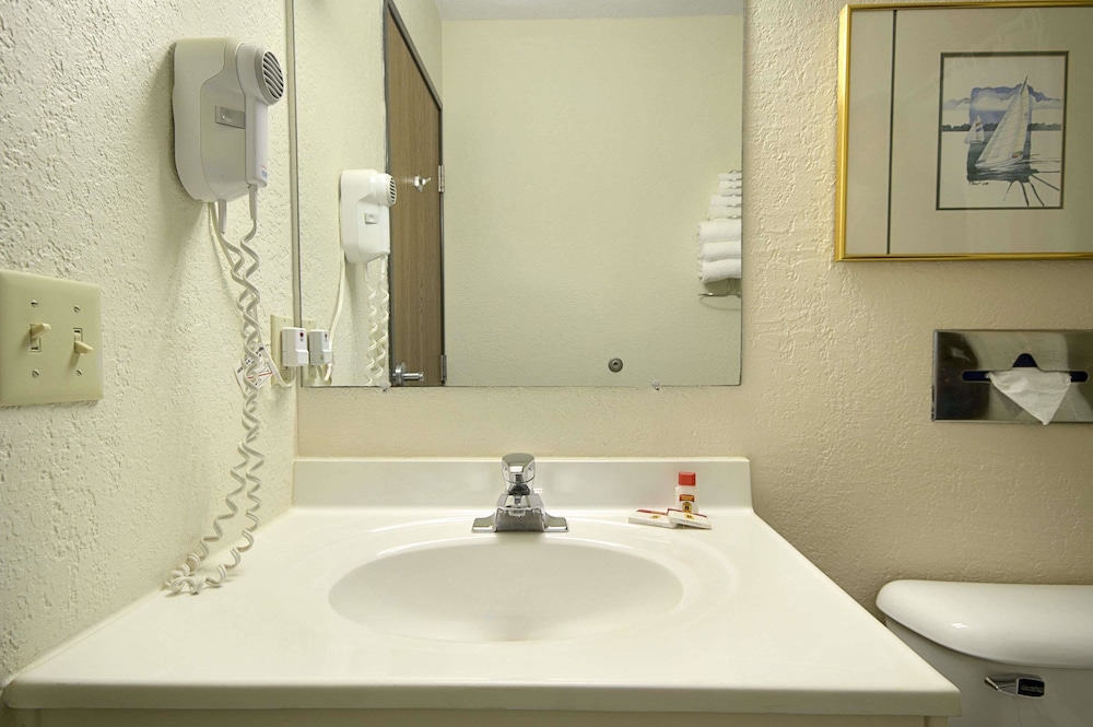Travelodge by Wyndham Hudsonville 5/42