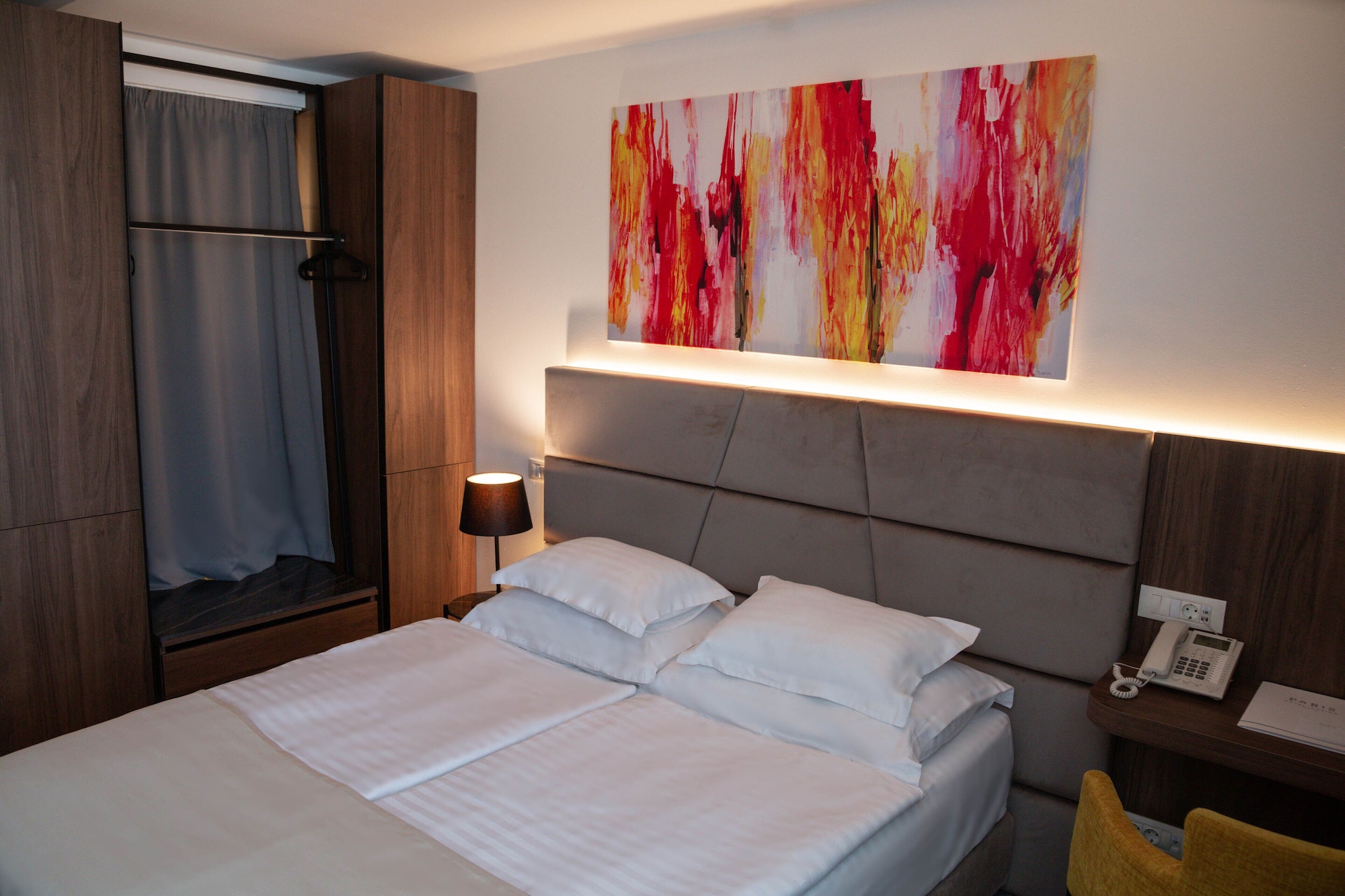Standard, Queen Bed, Park View, Paris Hotel 5/10