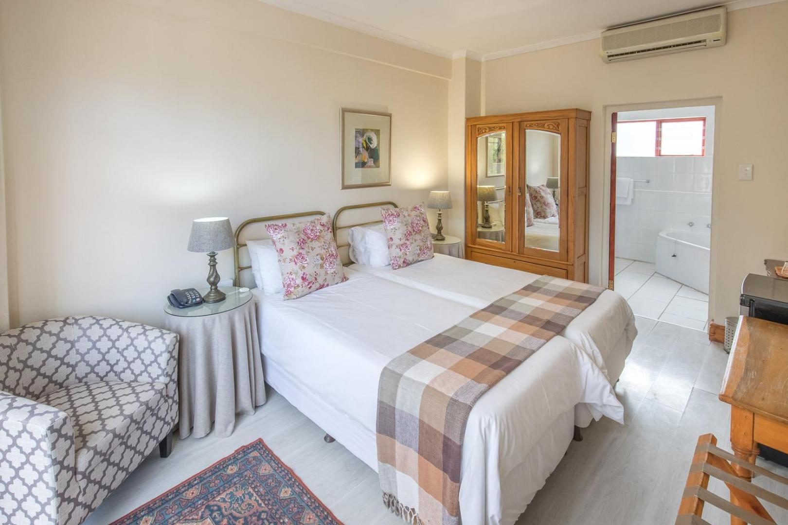 Victorian, Classic, Twin Beds