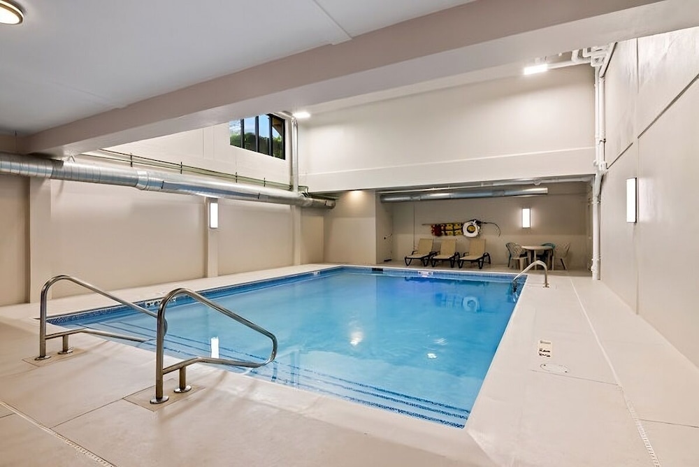 Beachfront Hotel 22/50