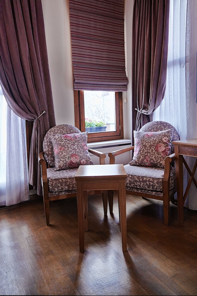 Arart Hotel 28/37