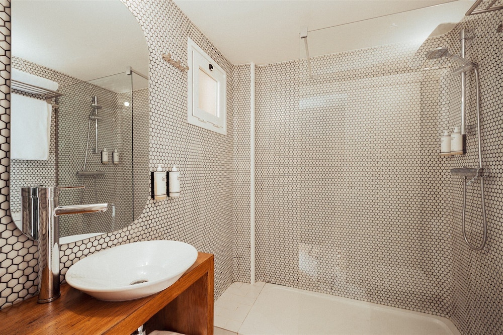 جناح جونيور بسرير كوين بشرفة مع أريكة، AMA Ibiza Beachfront Suites - Adults Only 3/3