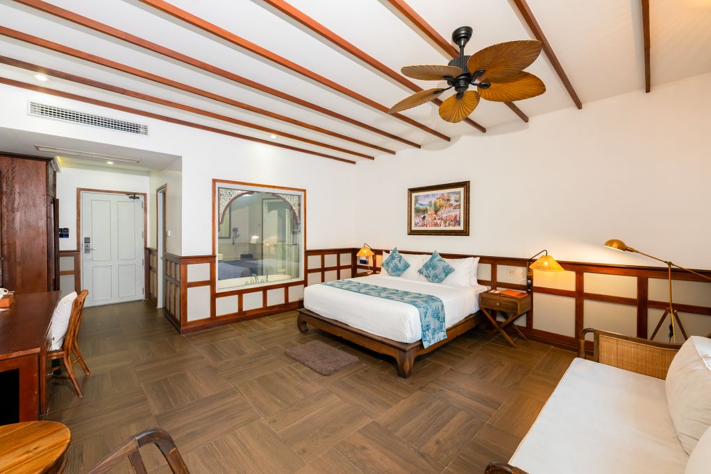 غرفة بسرير كينج بإطلالة على المسبح، Mybanlao Hotel 4/10