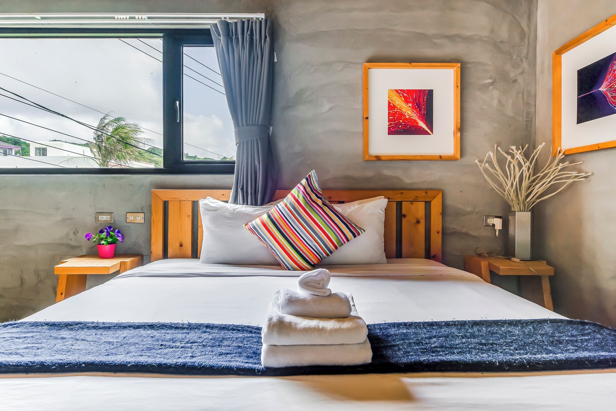 ROOM, KING BED, BALCONY