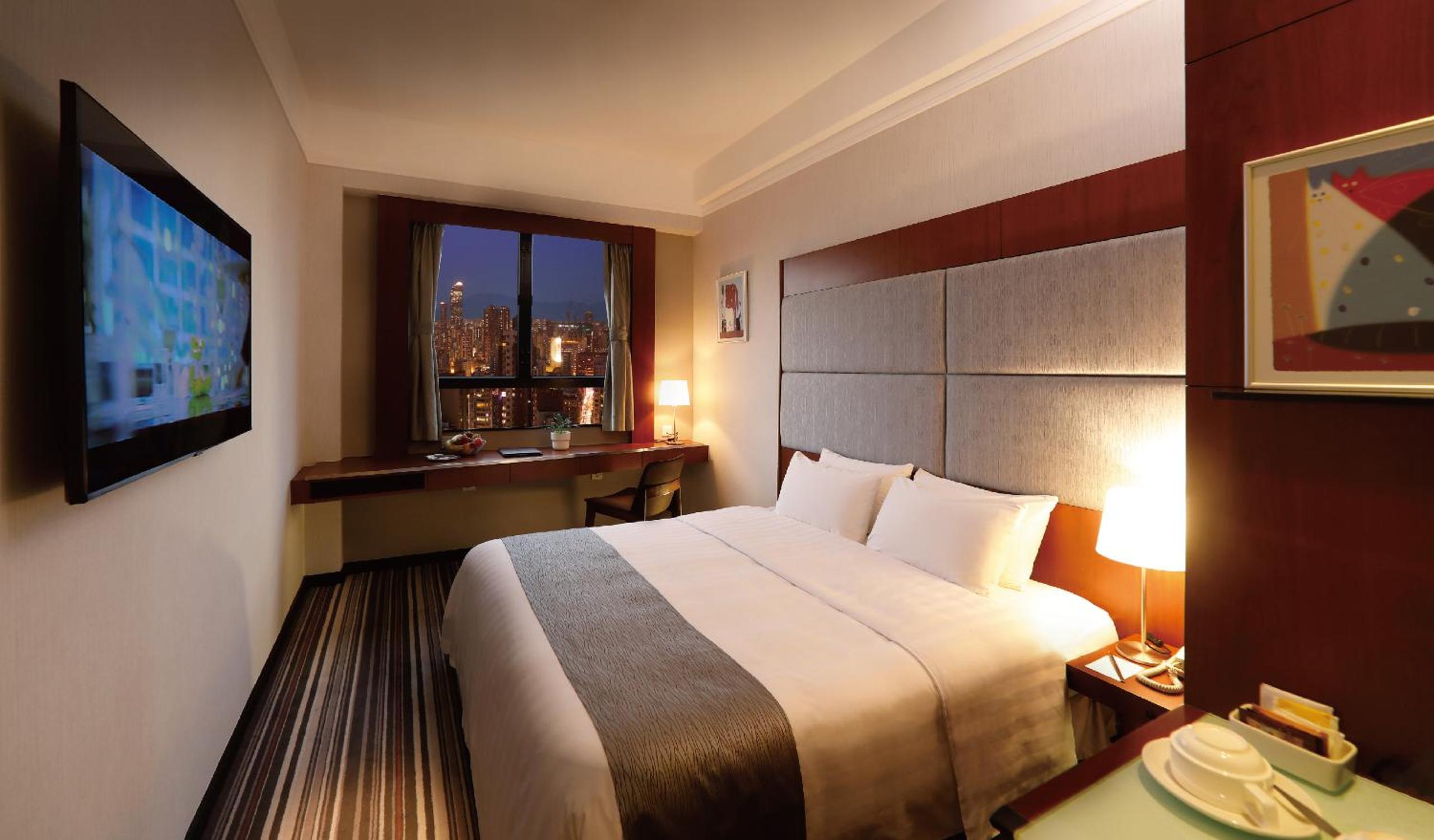 City, 1 King and 1 Single Beds, with Extra Bed, with View