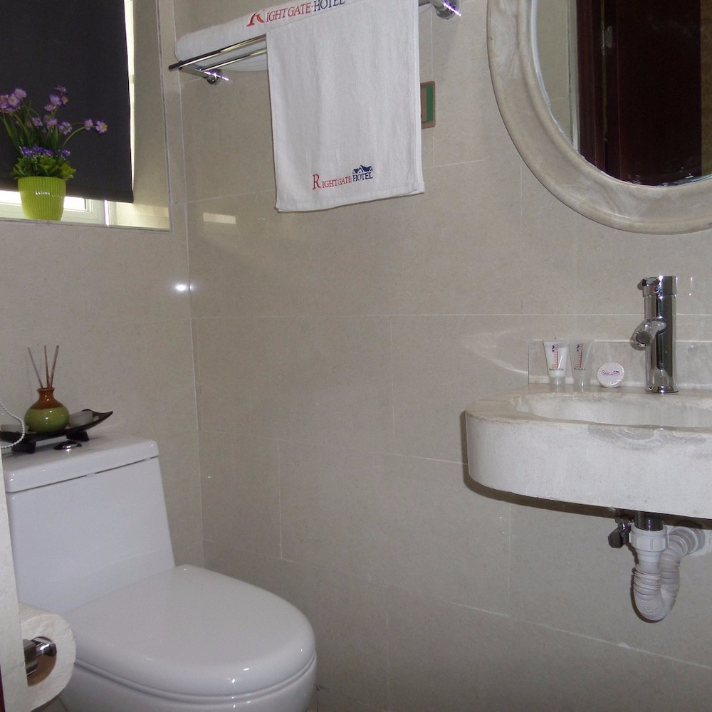 Rightgate Hotel & Suites 28/30