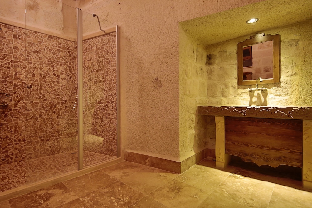 FAIRYLAND CAVE HOTEL 50/50