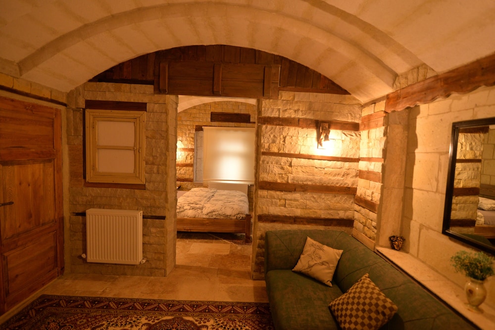 The Cave House 13/38
