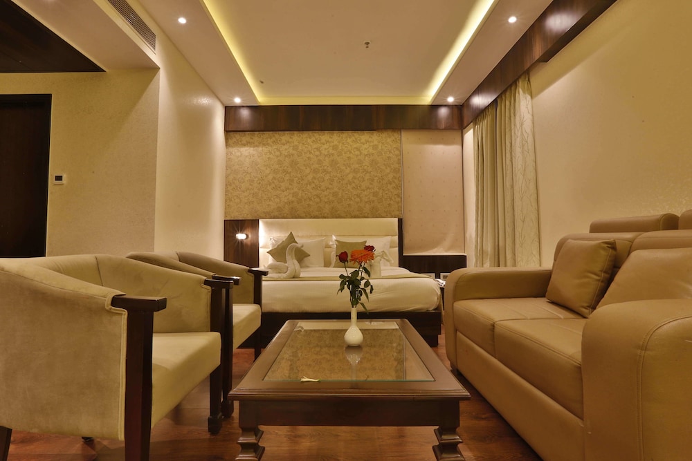 Hotel Ranbirs 13/23