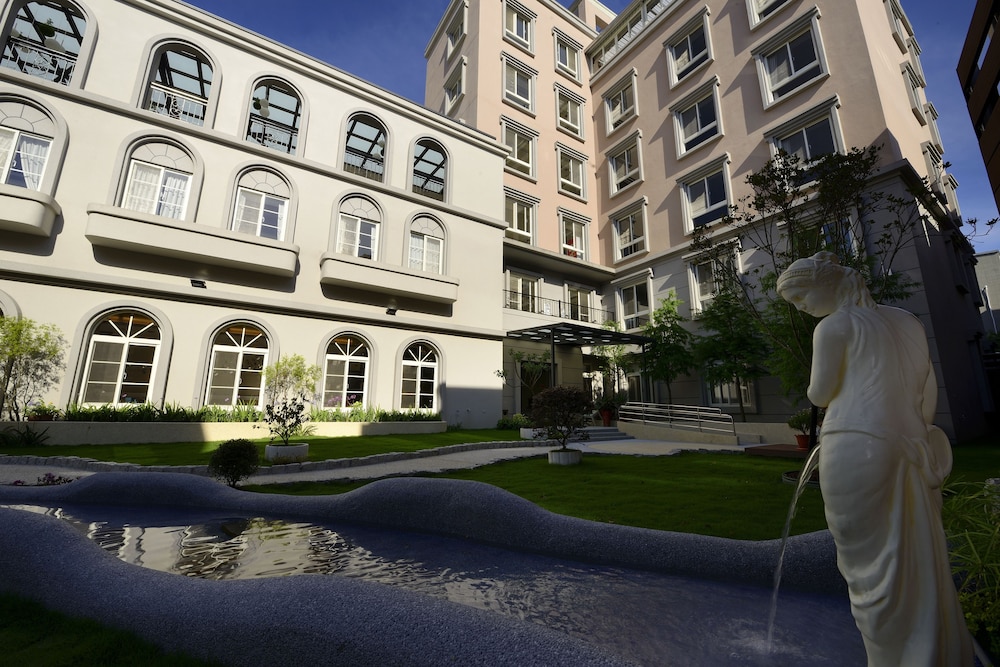 Caffir Garden Hotel 42/46