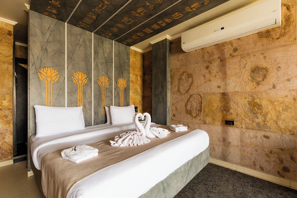 Junior Suite, King Bed, Pyramids View, Balcony، Great Pyramid Inn 4/10