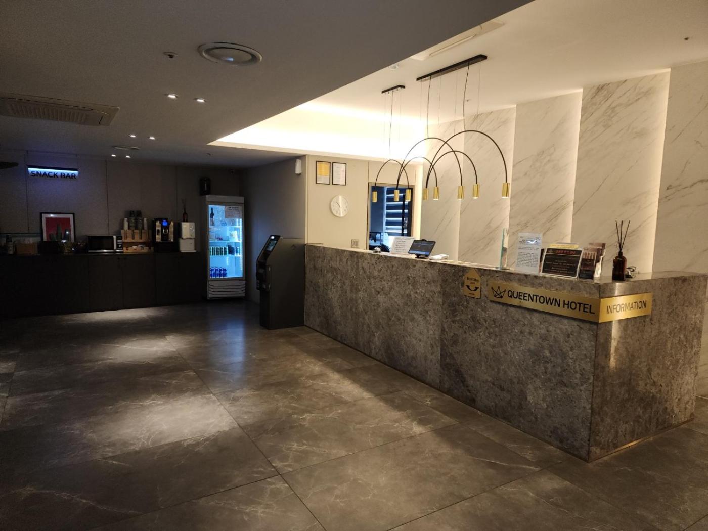 Queen Town Hotel 9/33