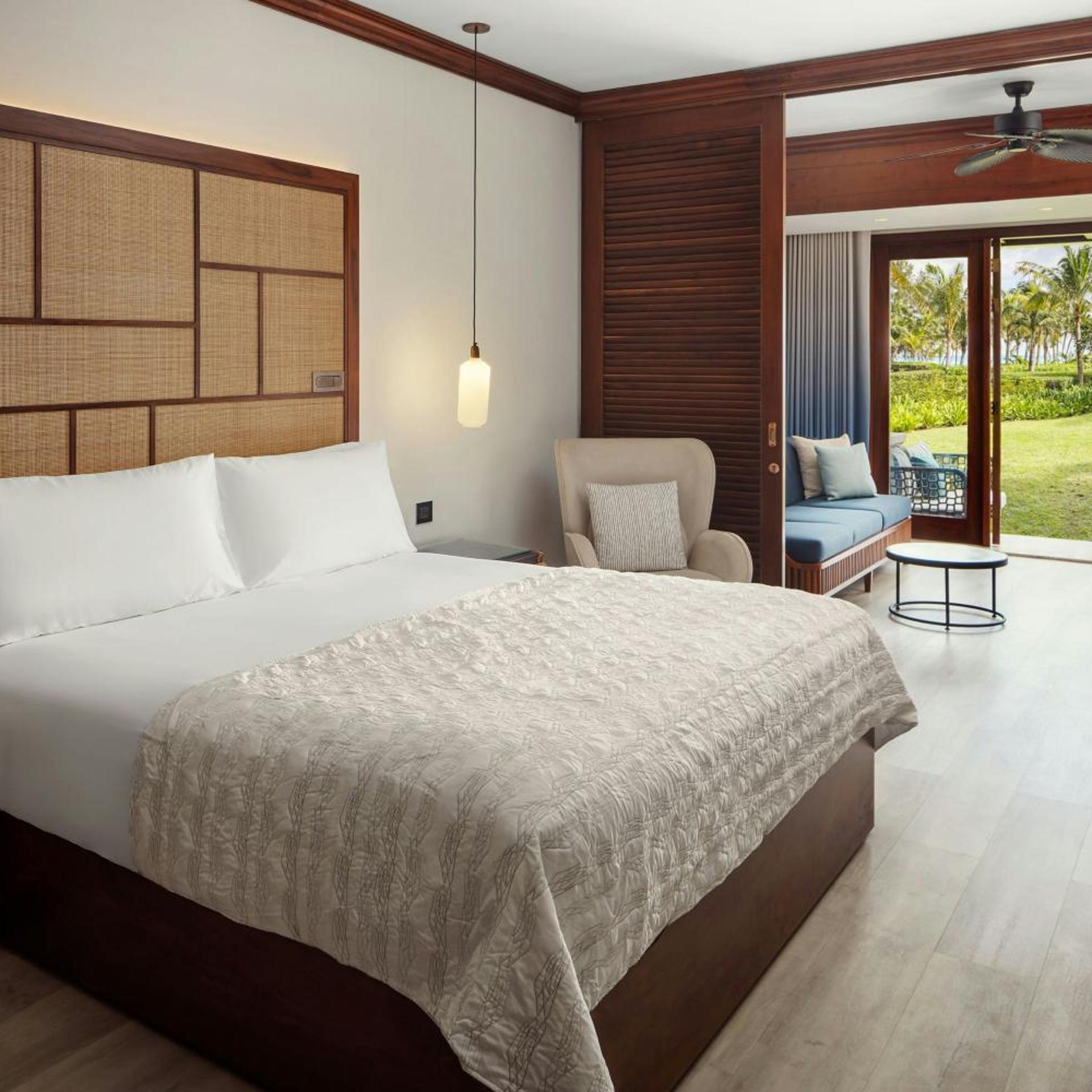 Family Suite, King Bed, Beach Front