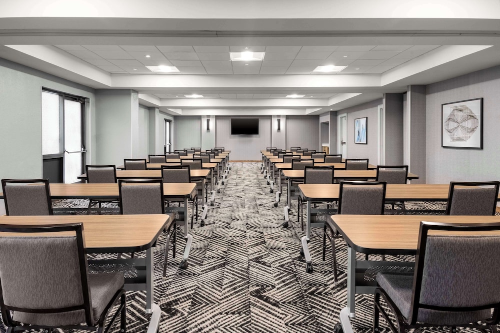 Hyatt Place Orlando Airport 52/59