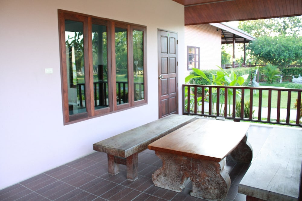 Waterside Resort 50/70