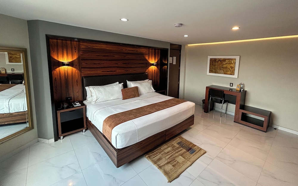 EXECUTIVE, KING BED, CITY VIEW