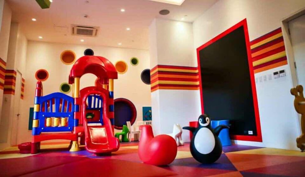 Azure Urban Resort By Adam's Crib 40/50