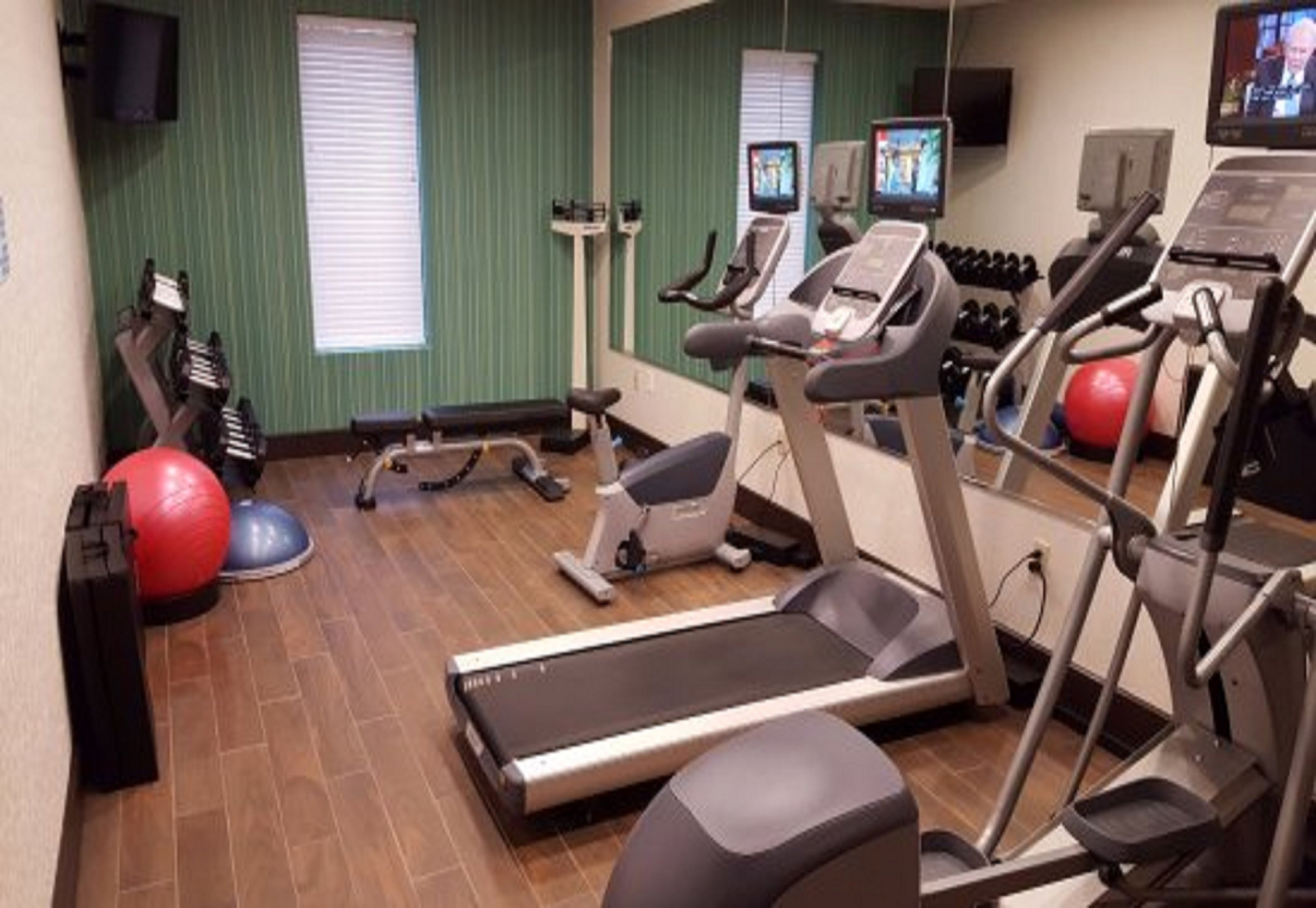Holiday Inn Express Hotel And Suites Quincy I 10 23/36