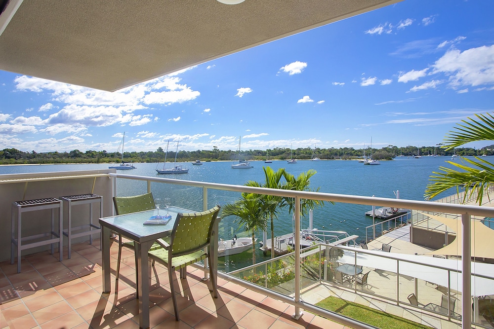 NOOSA SHORES RESORT 53/70