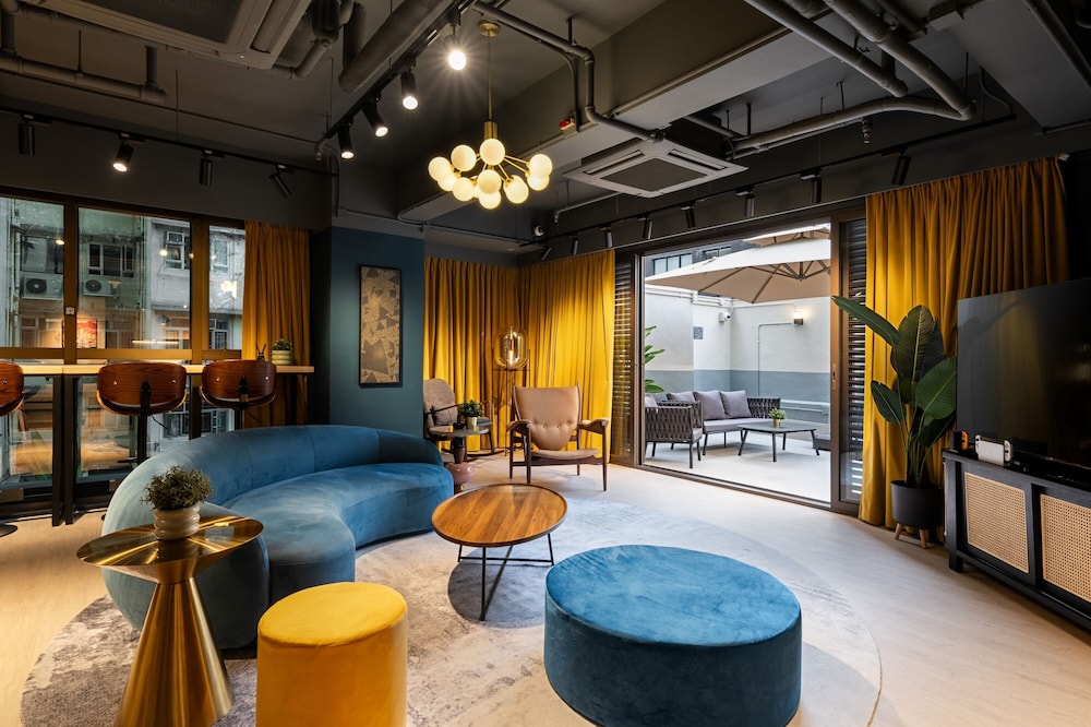 Dash Living On Hollywood 29/50