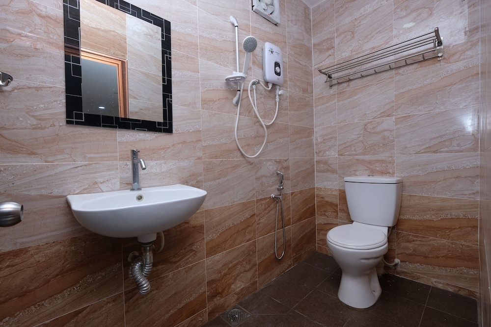 OYO 1104 Q Hotel 22/22